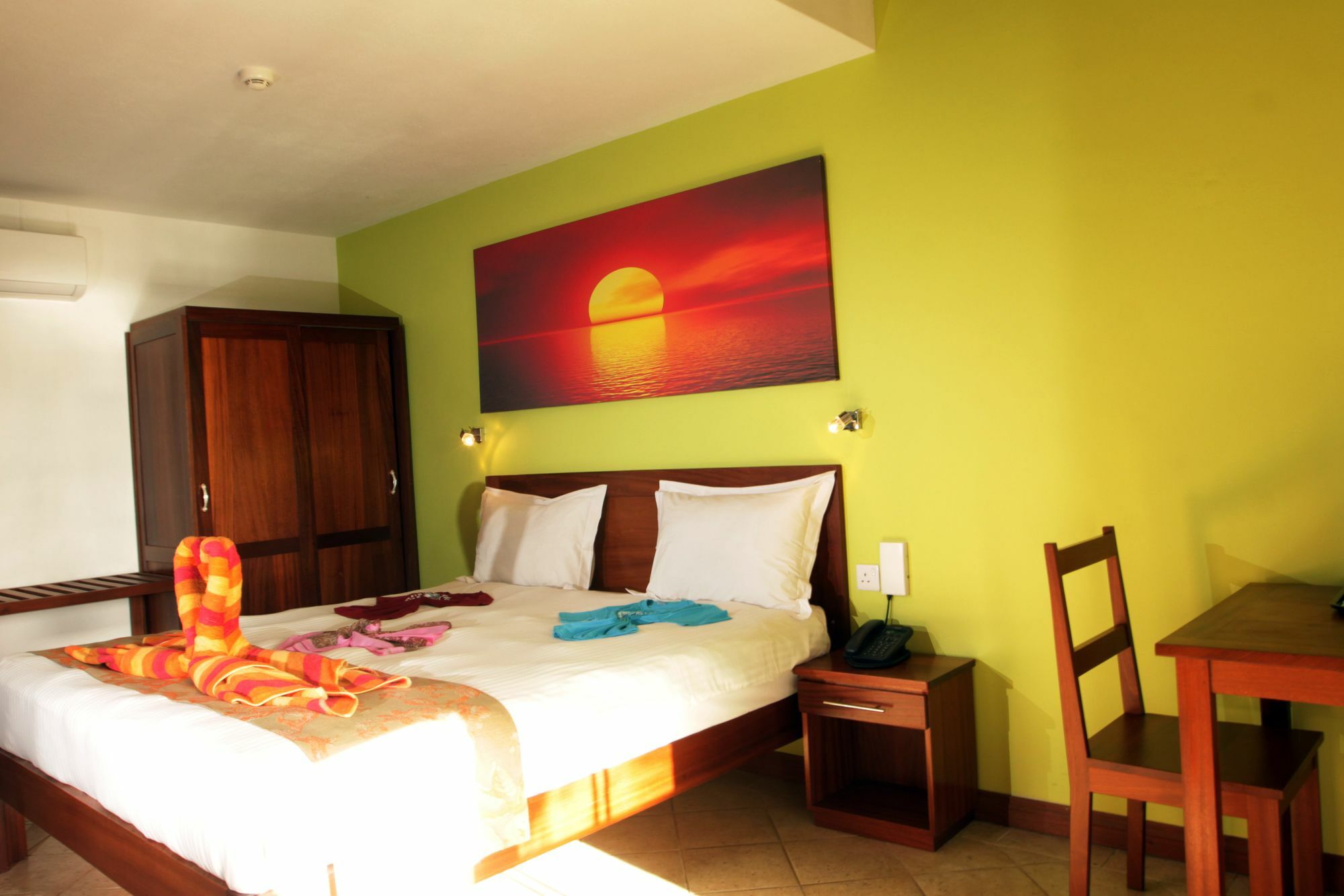 פוינט או פימנטס Sunset Reef Resort & Spa מראה חיצוני תמונה